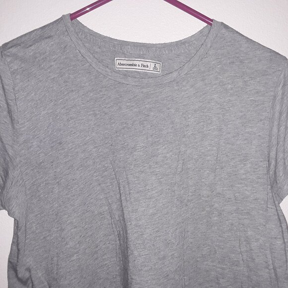 Abercrombie & Fitch ladies size large gray crop top w/ruffled bottom - Picture 2 of 4